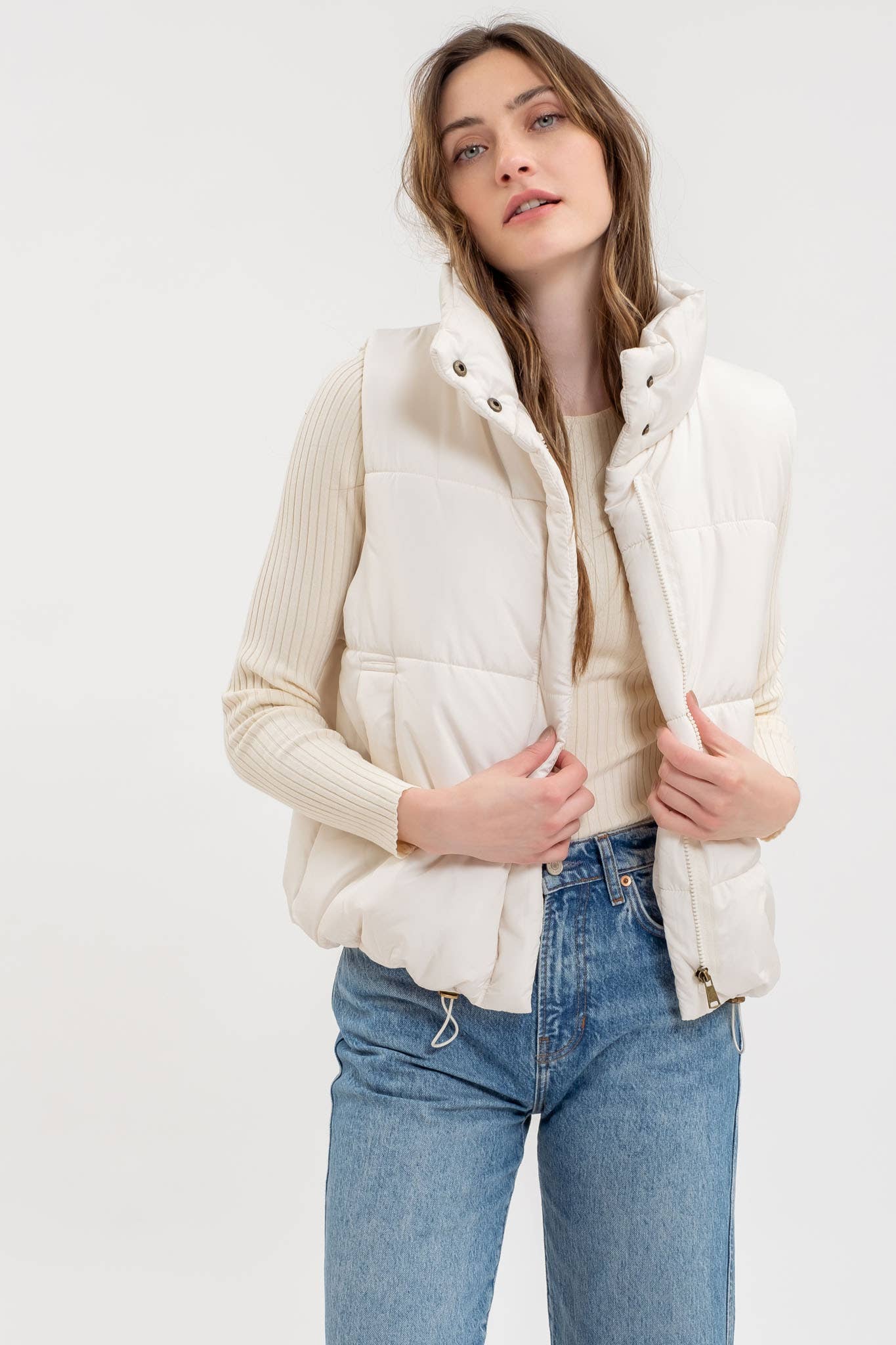 Après Ski Zip Up Puffer Vest: Ivory