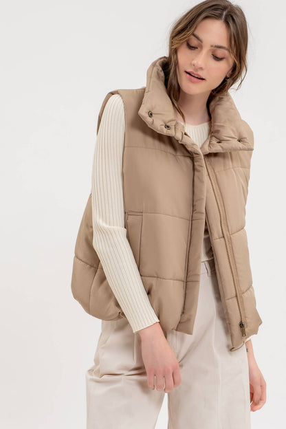 Après Ski Zip Up Puffer Vest: Ivory