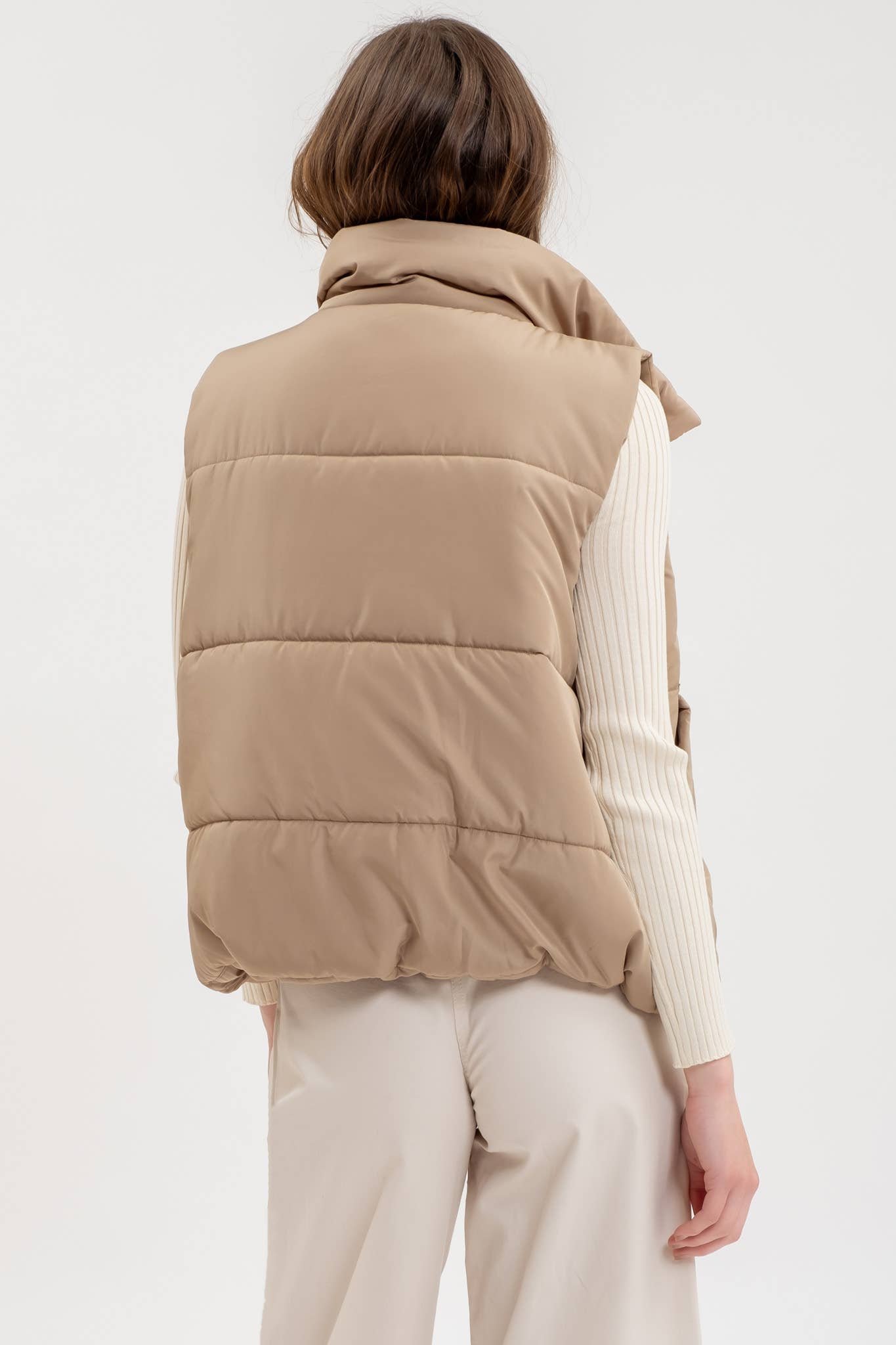 Après Ski Zip Up Puffer Vest: Ivory