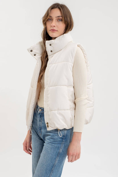 Après Ski Zip Up Puffer Vest: Ivory