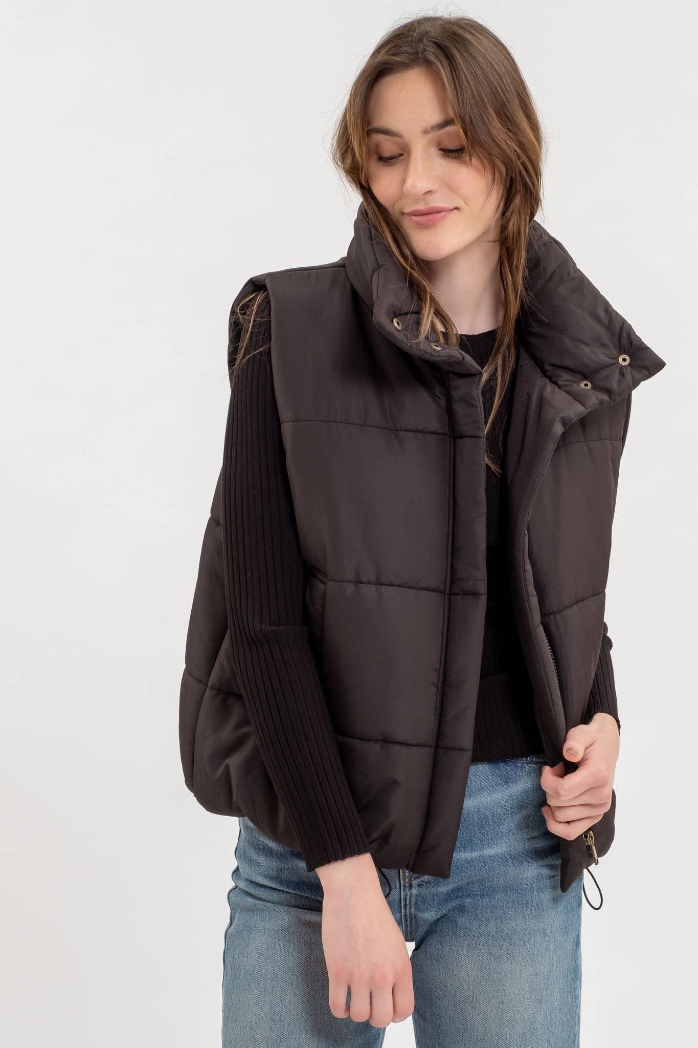 Après Ski Zip Up Puffer Vest: Ivory