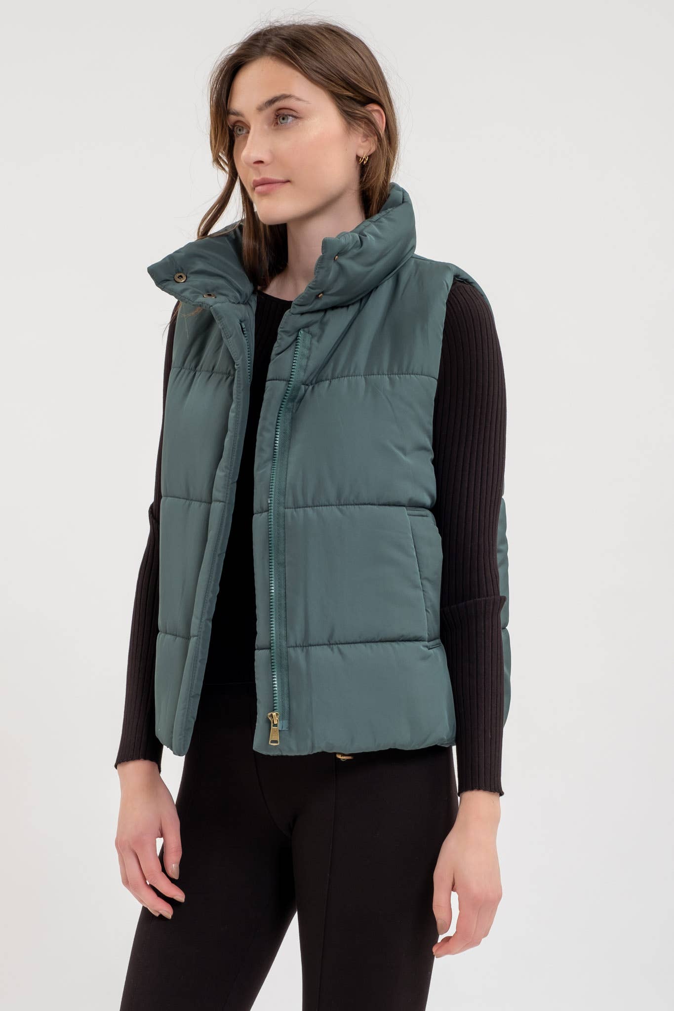 Après Ski Zip Up Puffer Vest: Ivory