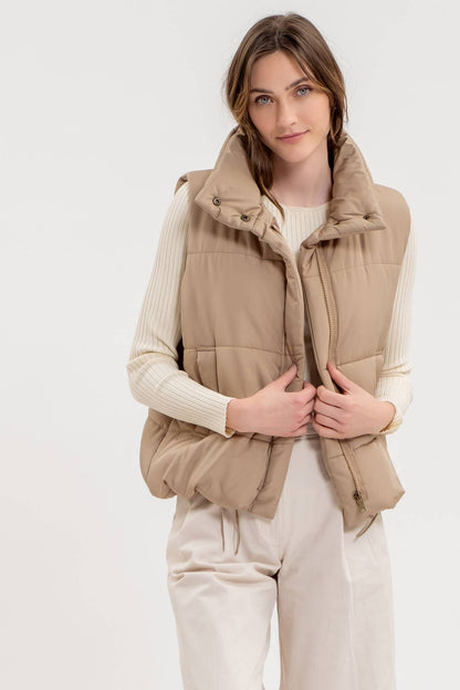 Après Ski Zip Up Puffer Vest: Ivory