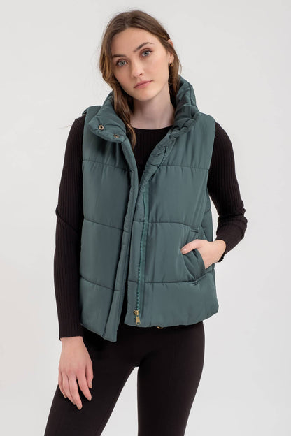 Après Ski Zip Up Puffer Vest: Ivory