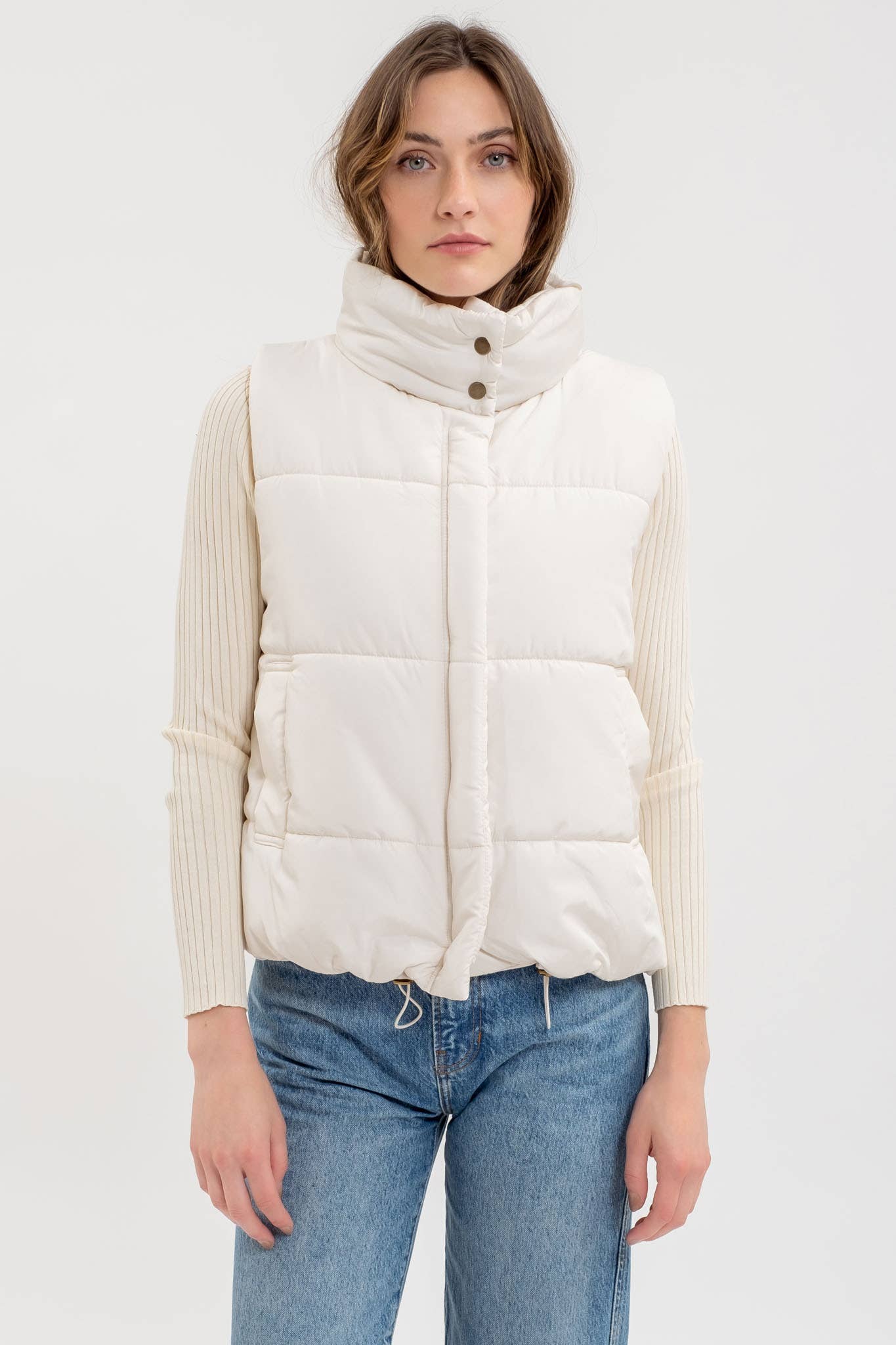 Après Ski Zip Up Puffer Vest: Ivory