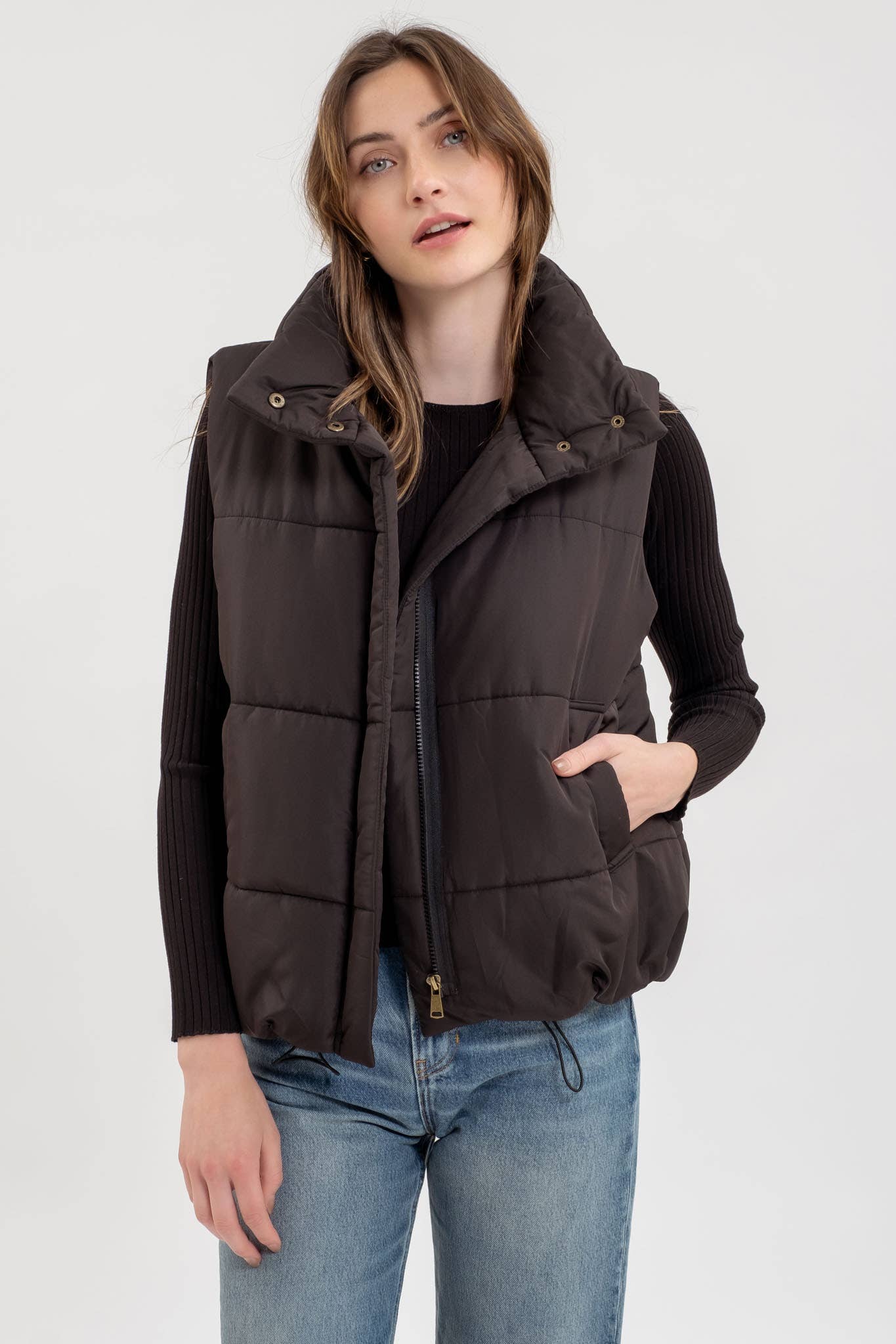 Après Ski Zip Up Puffer Vest: Ivory