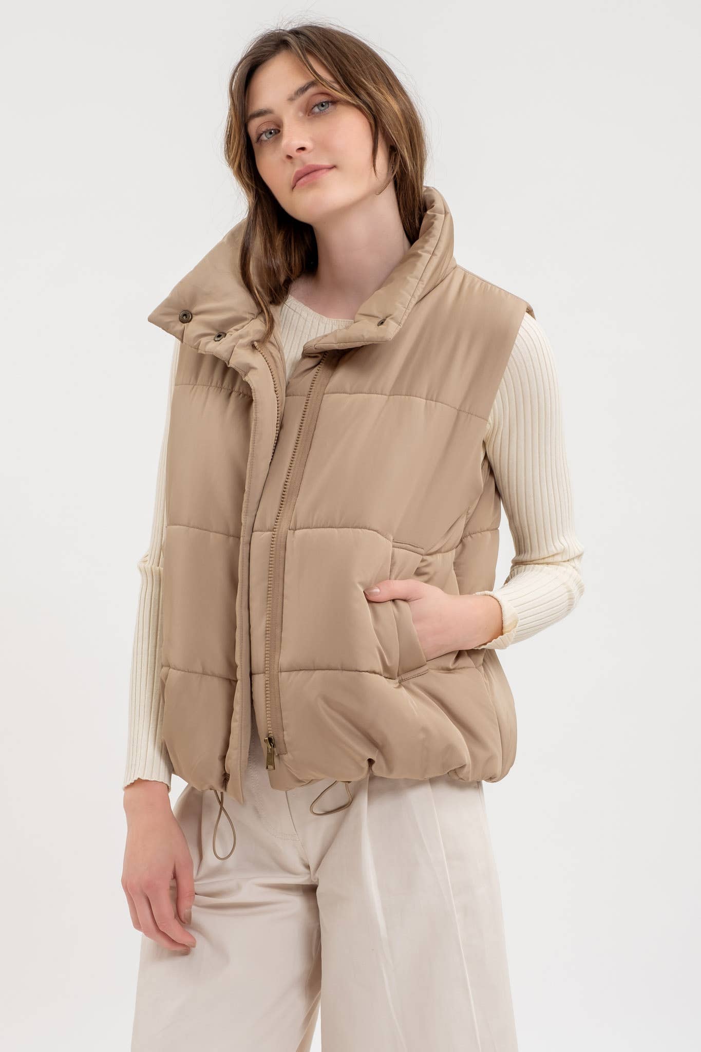 Après Ski Zip Up Puffer Vest: Ivory