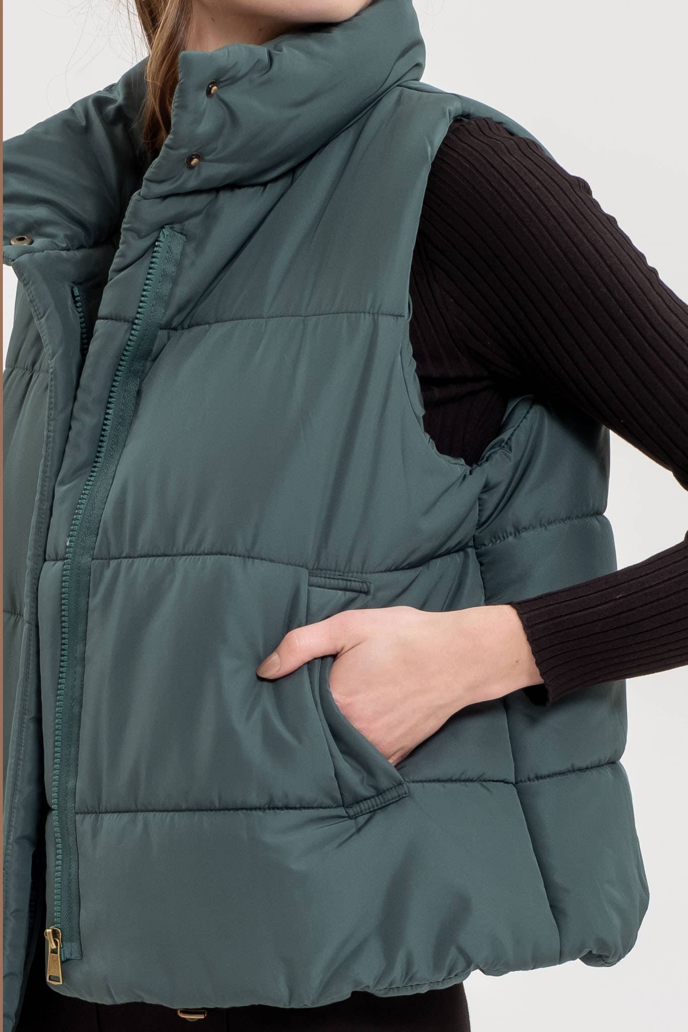 Après Ski Zip Up Puffer Vest: Ivory